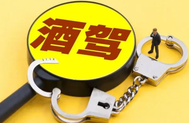 酒駕讓無駕照的女友來頂包……鄭州交警：罰！